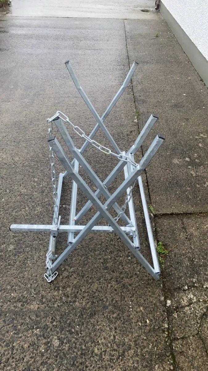 Log horse/holder - Image 2