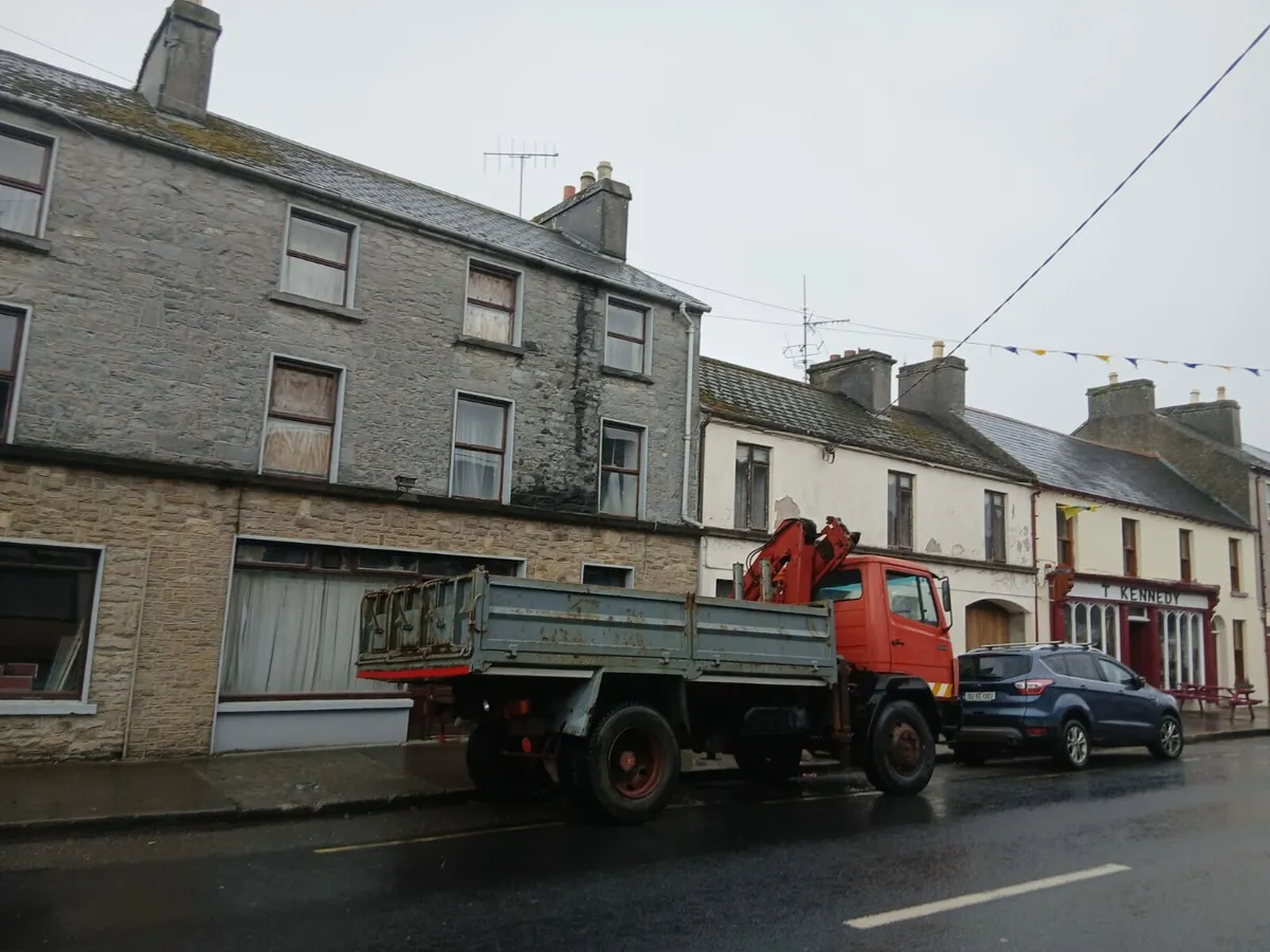 1990 Mercedes 1314 tipper crane - Image 2