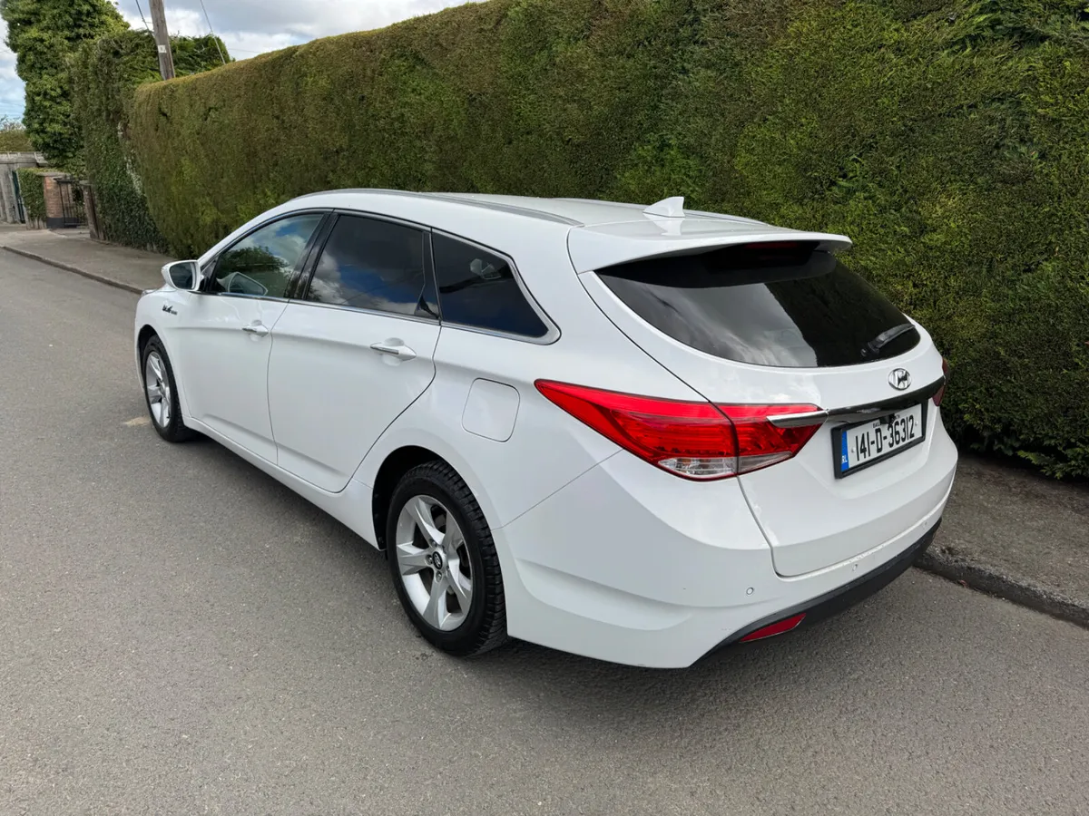 Hyundai i40 estate new NCT - Image 4
