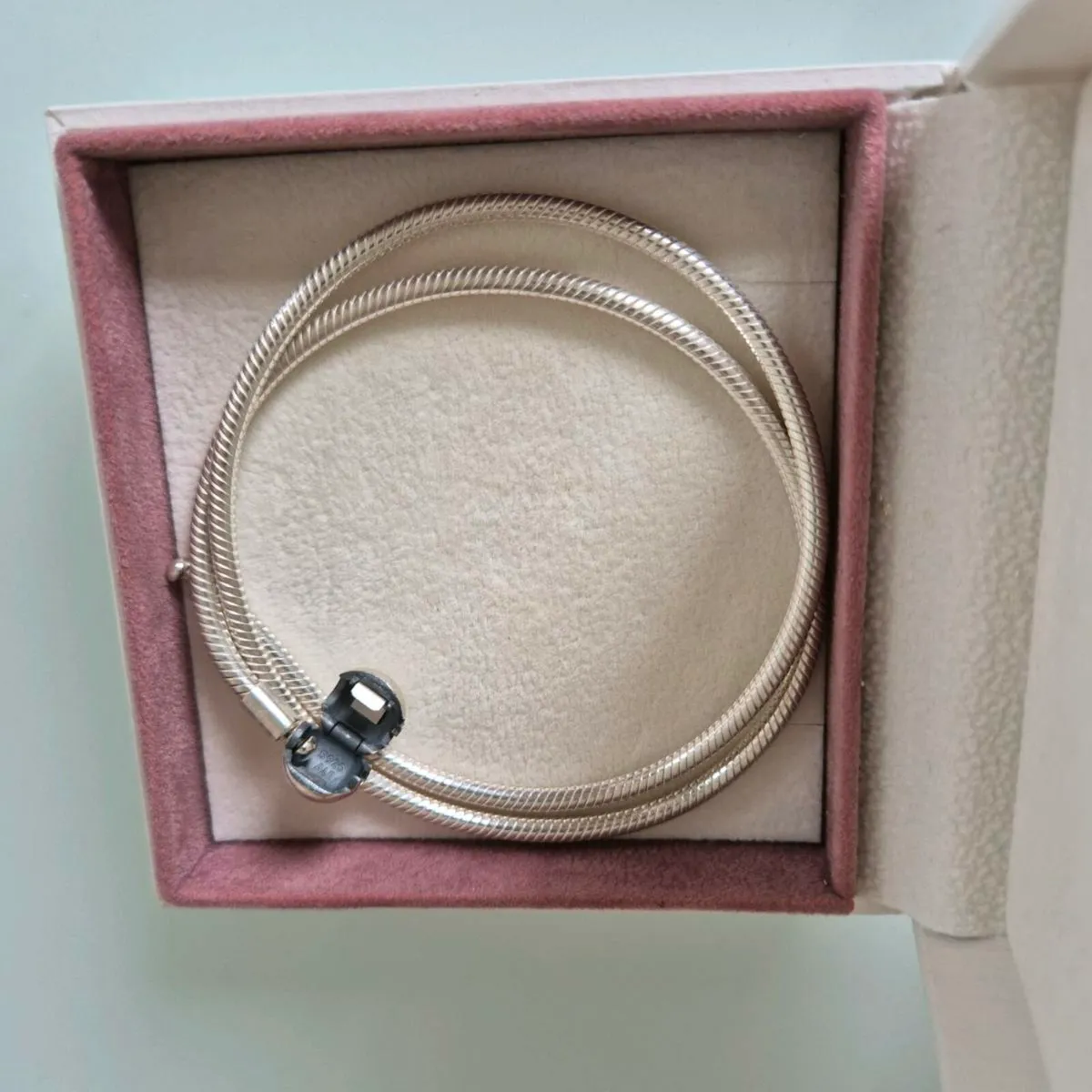Pandora necklace moment claps perfect condition - Image 4