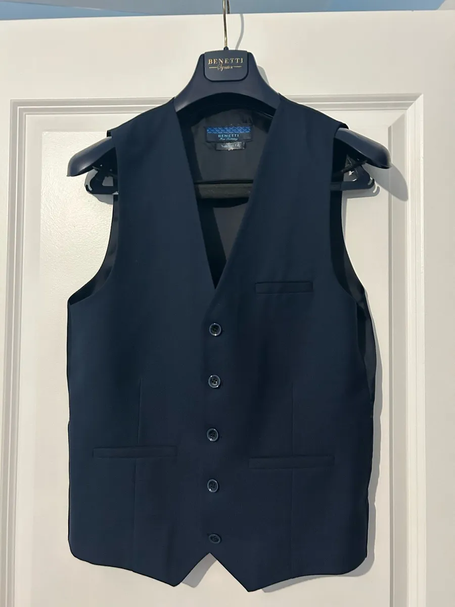 3 piece Suit. With tie. - Image 3