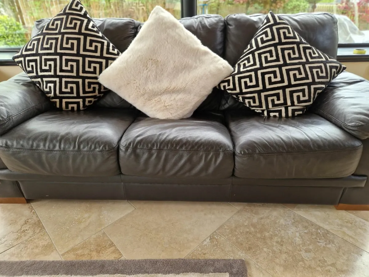 3 seater couch - Image 2