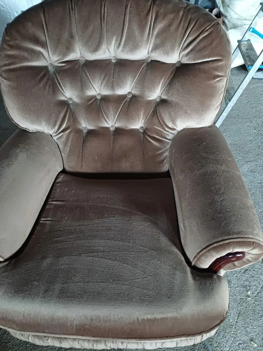Suite of furniture - Image 2