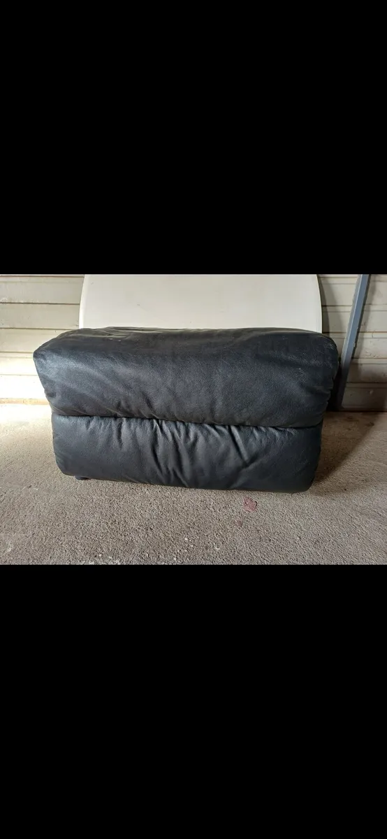 Armchair and footstool - Image 2