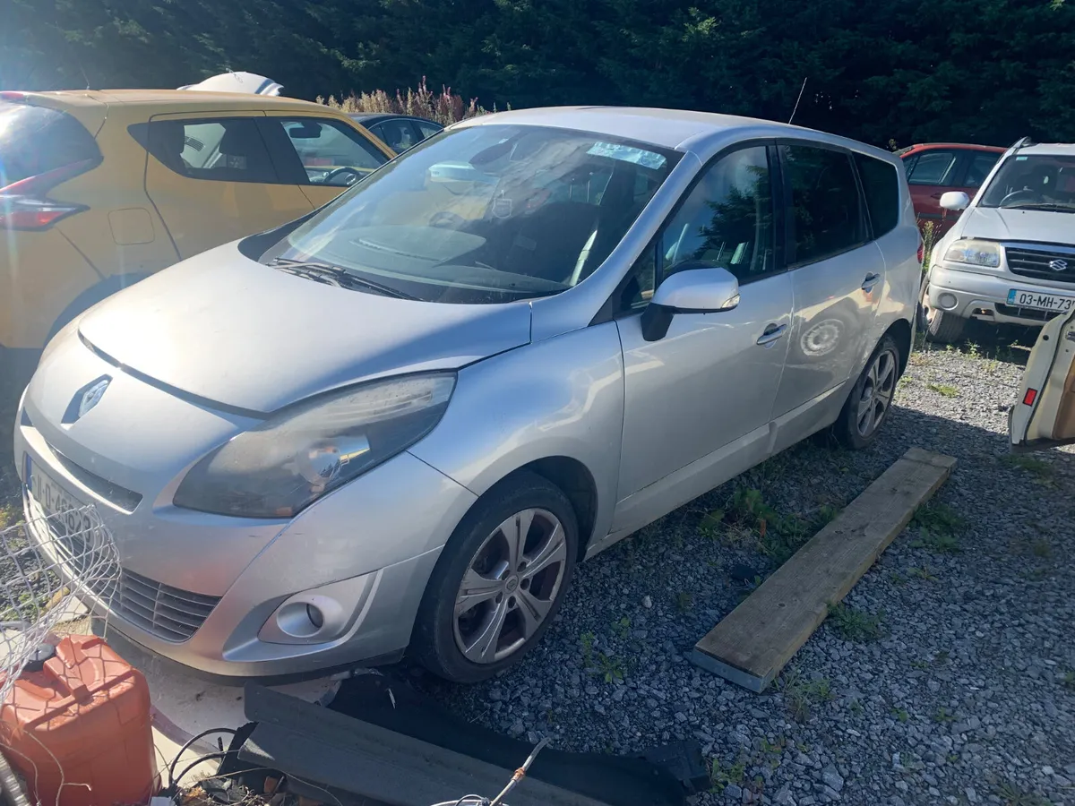 2011 RENAULT SENIC 7 SEATER - Image 1