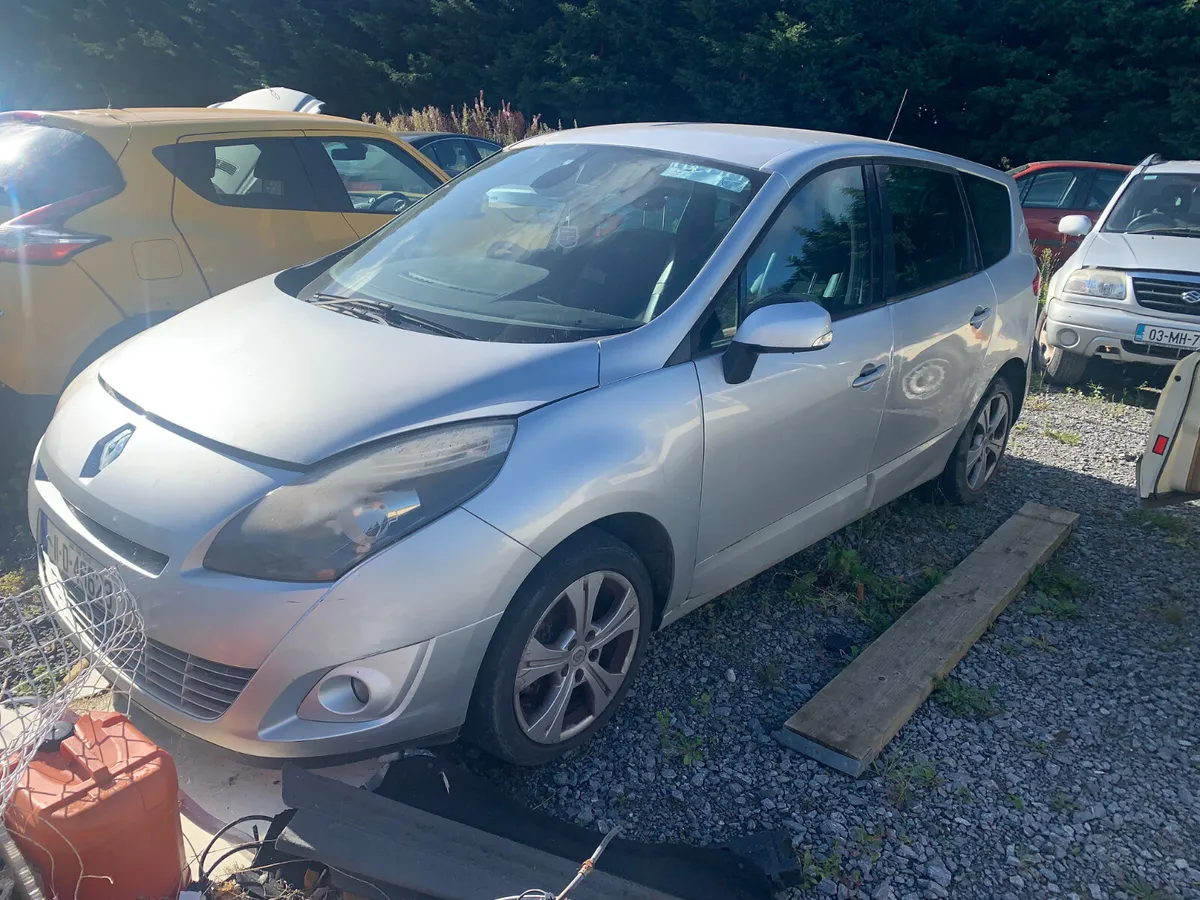 2011 RENAULT SENIC 7 SEATER - Image 2
