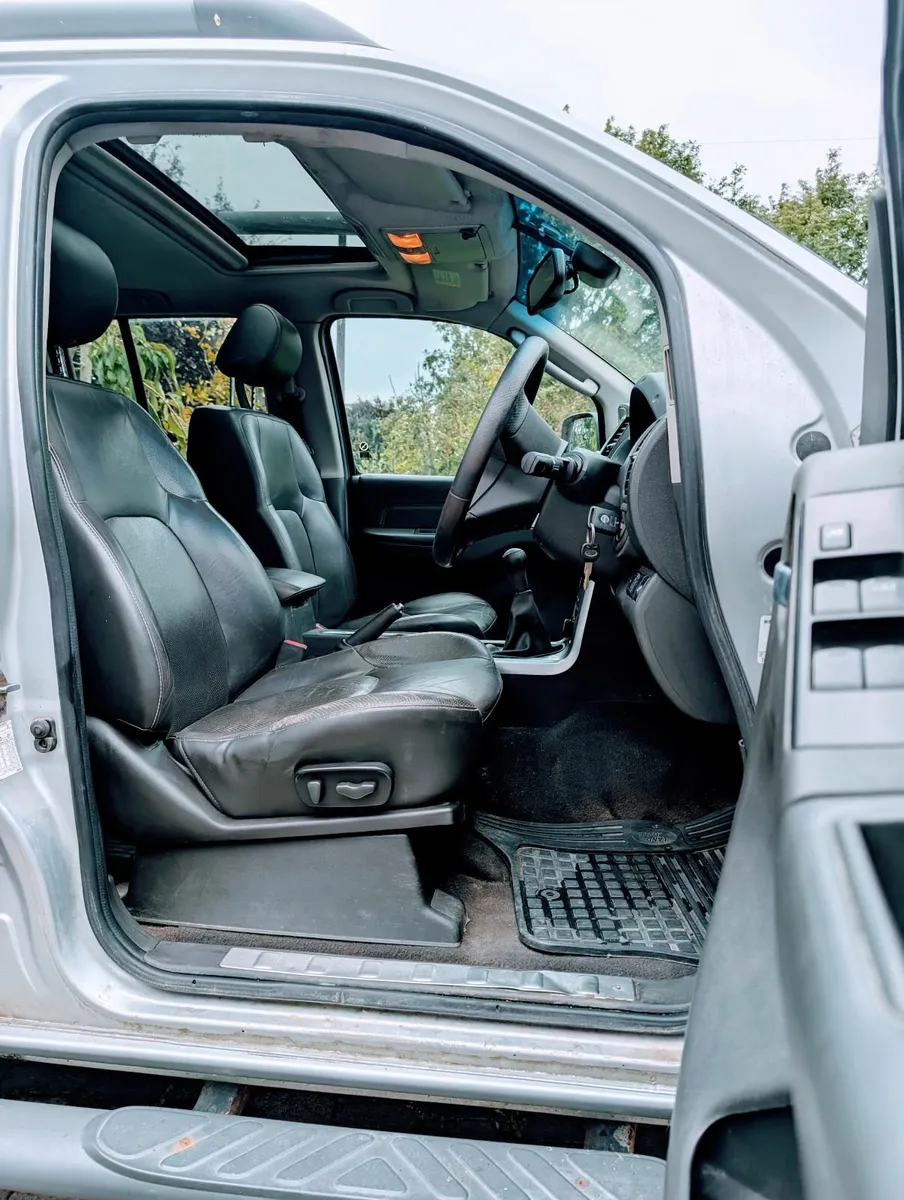 Nissan Navara 2010 - Image 2