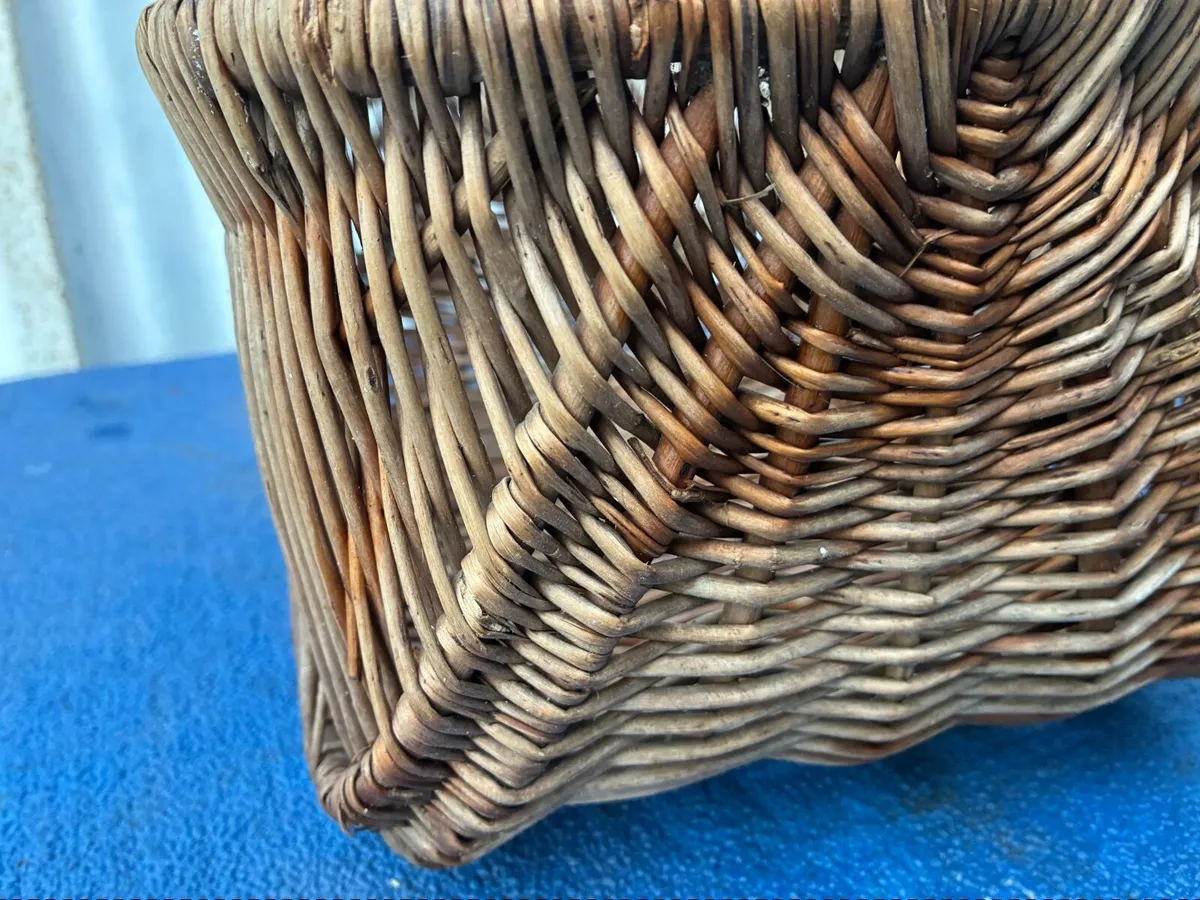 Antique wicker basket - Image 3