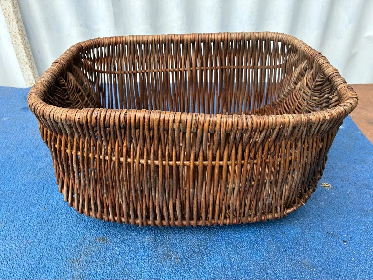 Antique wicker basket - Image 4