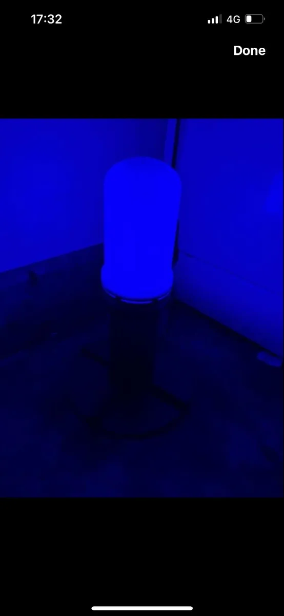 lamp with pulsating blue light - Image 1