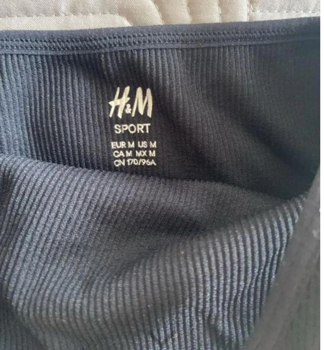 H&M Sports Bra Size M - Brand New - Image 3