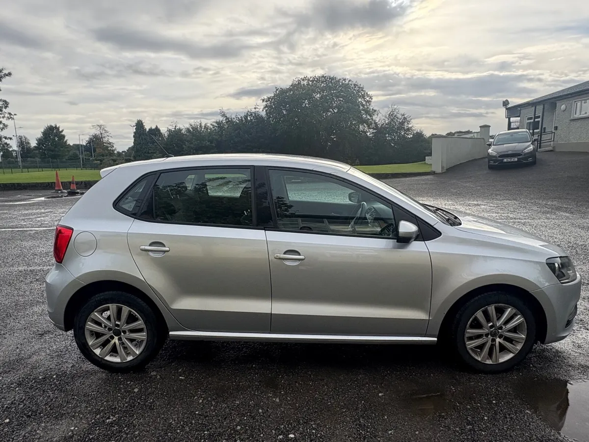 Volkswagen Polo 2015 - Image 1