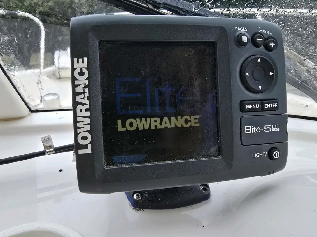 Lowrance Elite-5m HD Boat 5” GPS Chartplottert wit - Image 1
