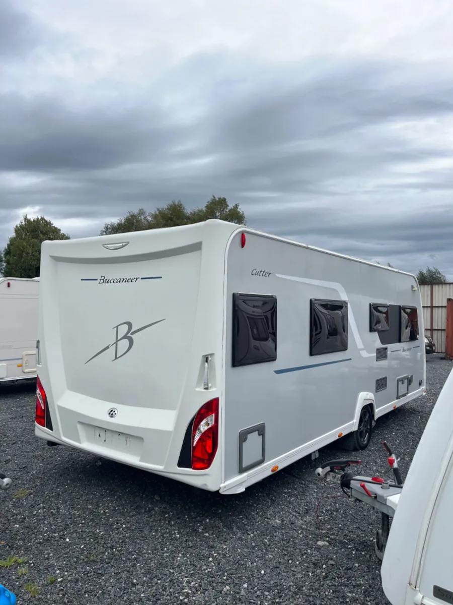 Buccaneer Cutter 4 Berth Fixed Island Bed Caravan - Image 3