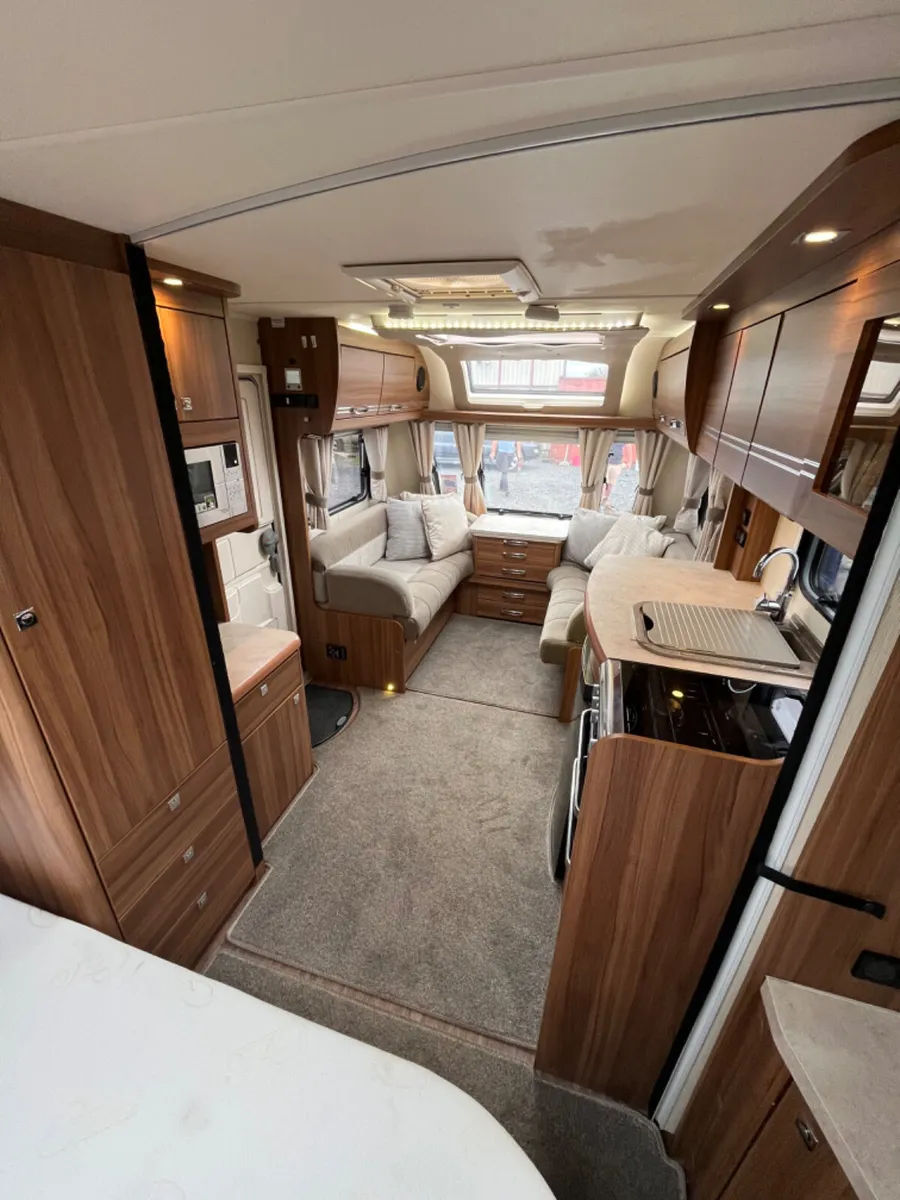 Buccaneer Cutter 4 Berth Fixed Island Bed Caravan - Image 4