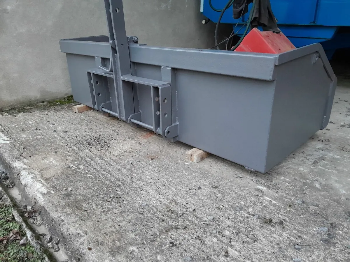 ** Yard Clearance ** Linkbox, Spike, Bale Lifter - Image 1
