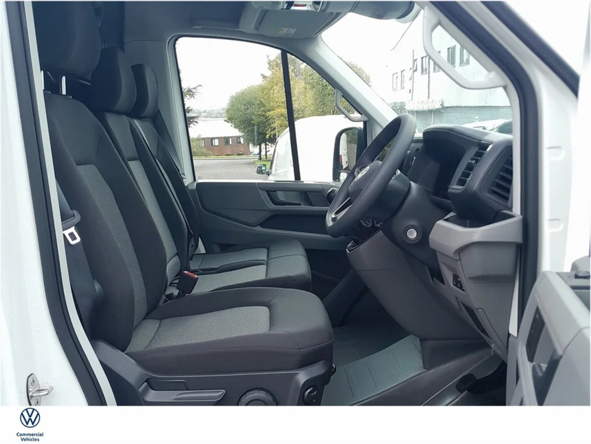 Volkswagen Crafter 30 MWB 140HP M6F - Image 3