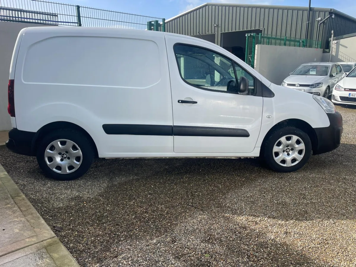 Peugeot Partner PROFESSIONAL L1 BLUE HDI - Image 4