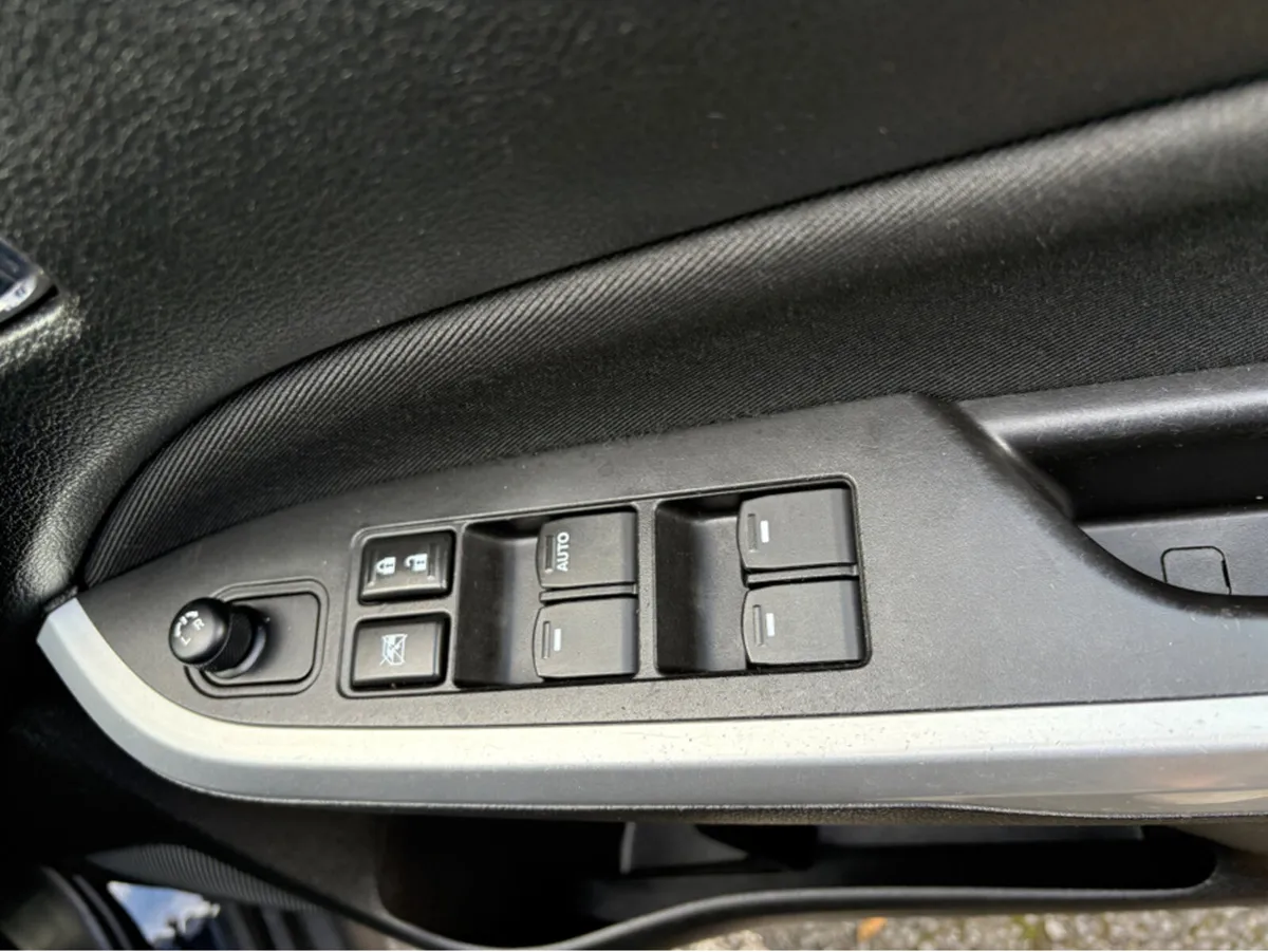 Suzuki Vitara GL+ DIESEL 5DR - Image 4