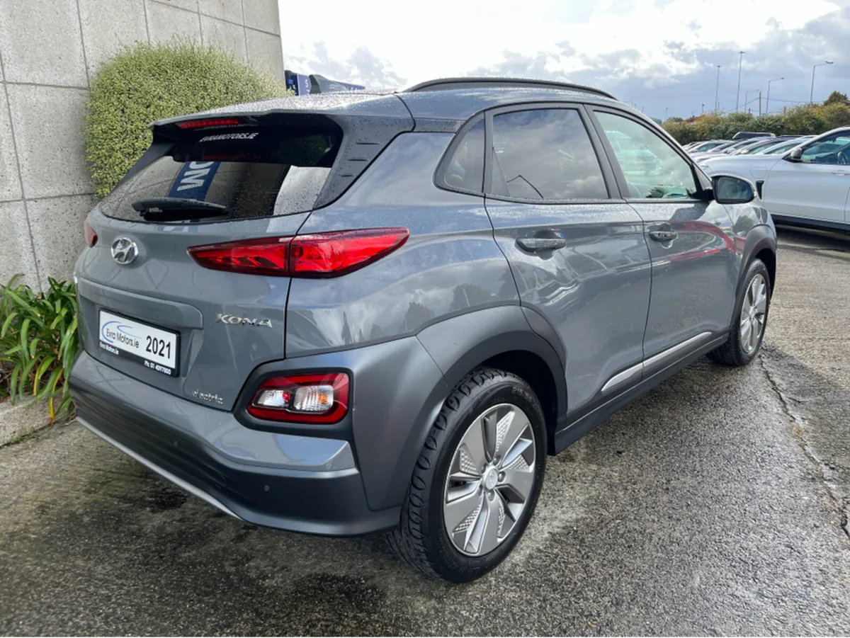 Hyundai KONA PREMIUM SE EV 64KWH //TOP SPEC//ELECT - Image 4