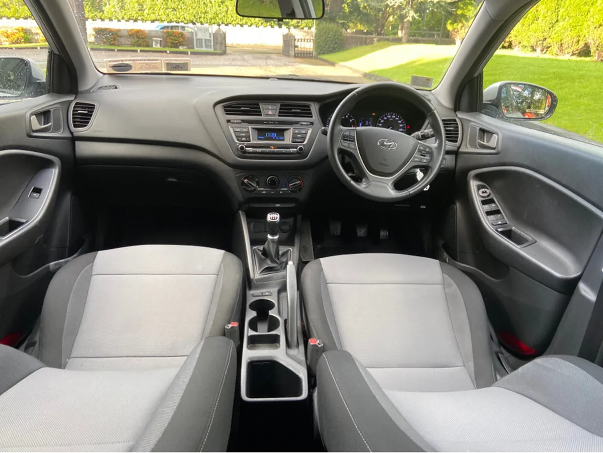 Hyundai i20 ACTIVE DELUXE 5DR**//**ALLOYS**//**AIR - Image 3