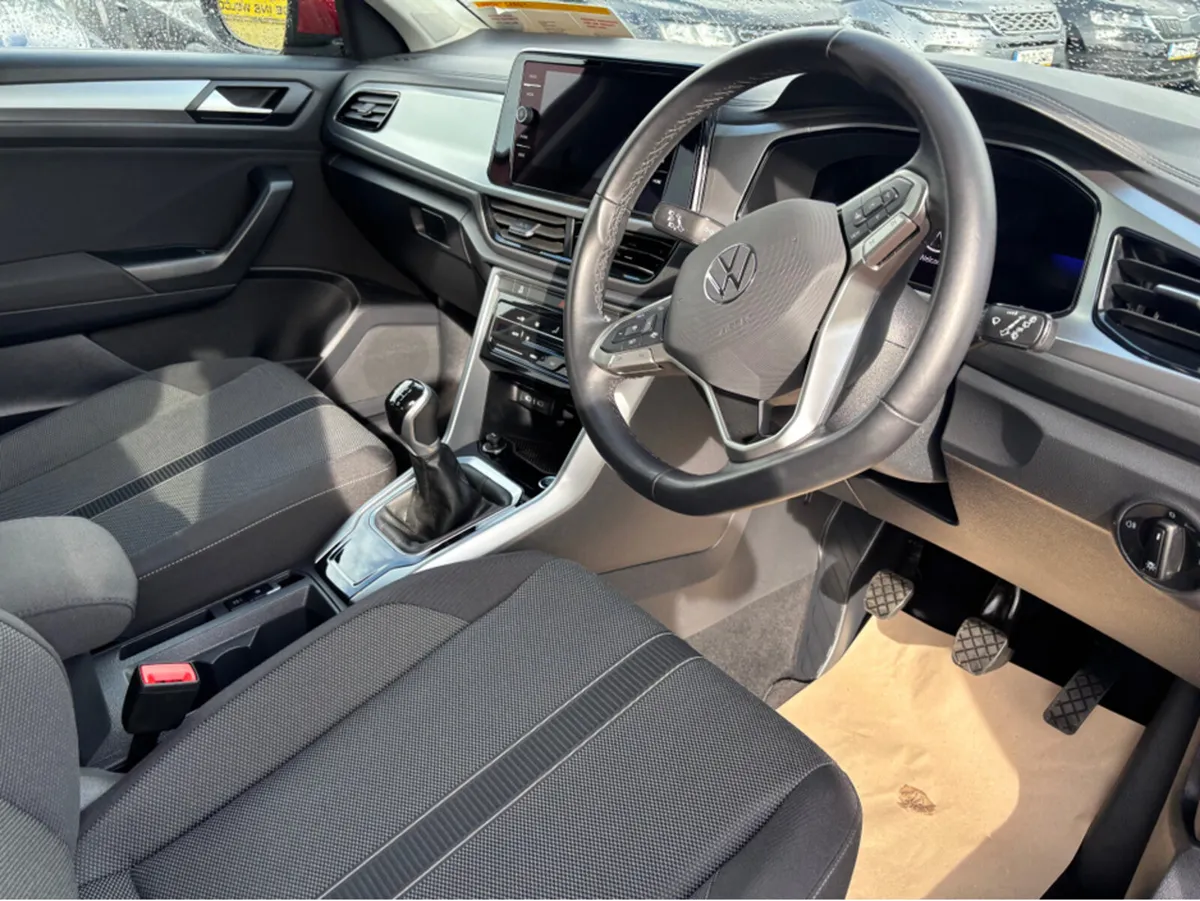 Volkswagen T-Roc LIF PLUS1.0TSI MANUAL 6SPEED FWD - Image 4