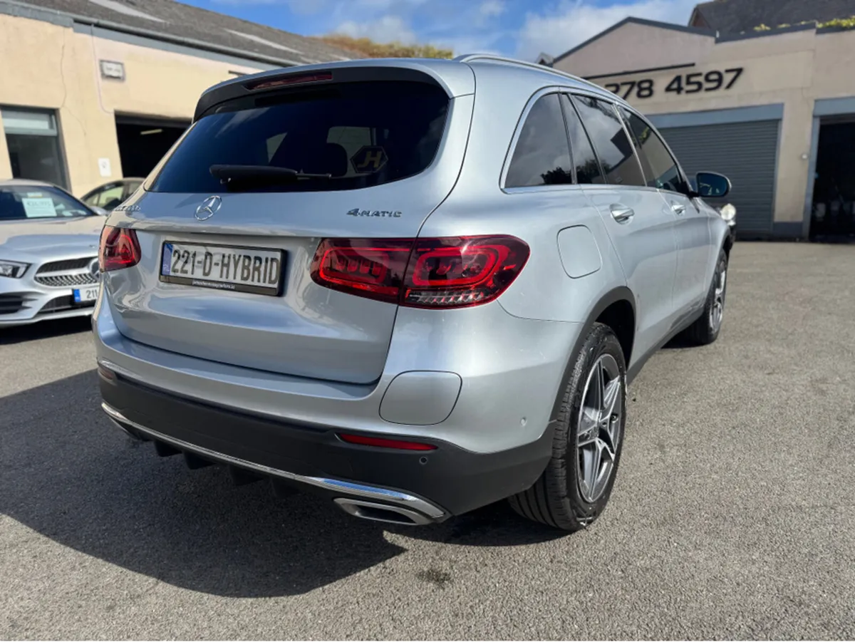 Mercedes-Benz GLC GLC300 AMG LINE E 4MATIC - Image 4