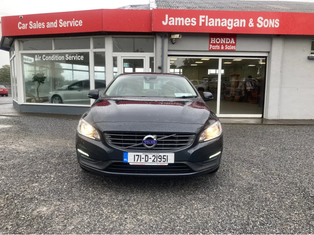 Volvo S60 D2 SE 4DR - Image 2
