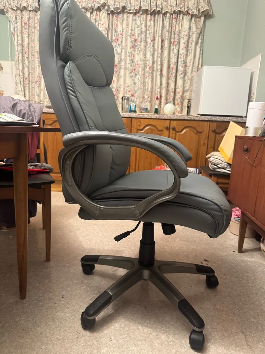 Office chair - Image 2