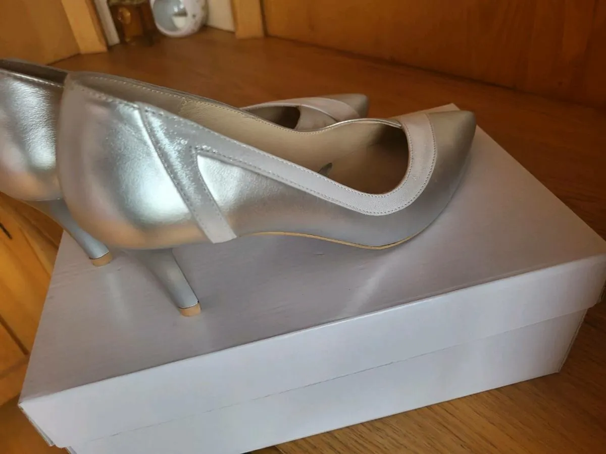 Dress / full outfit - Image 4