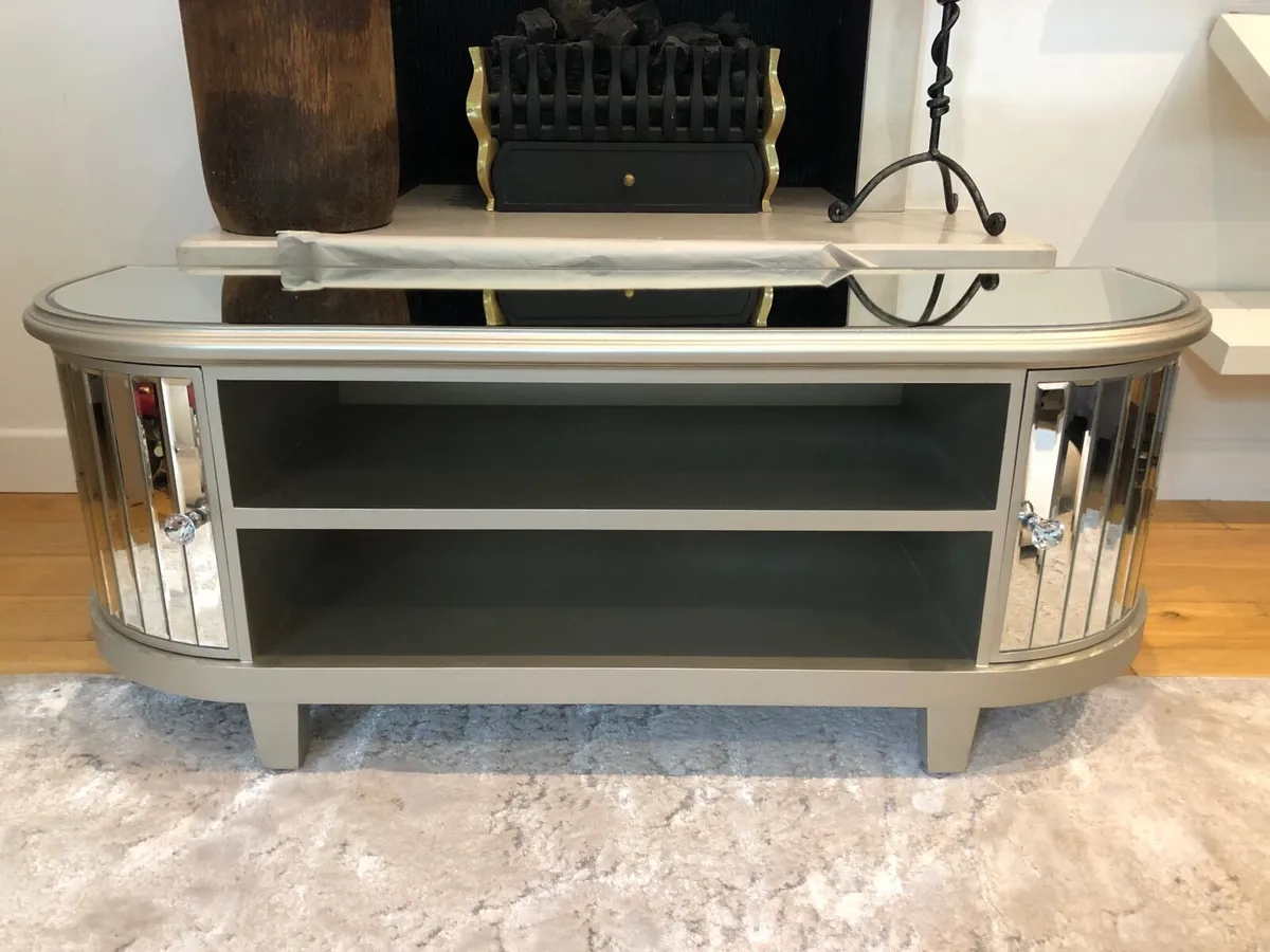 TV unit - Image 1