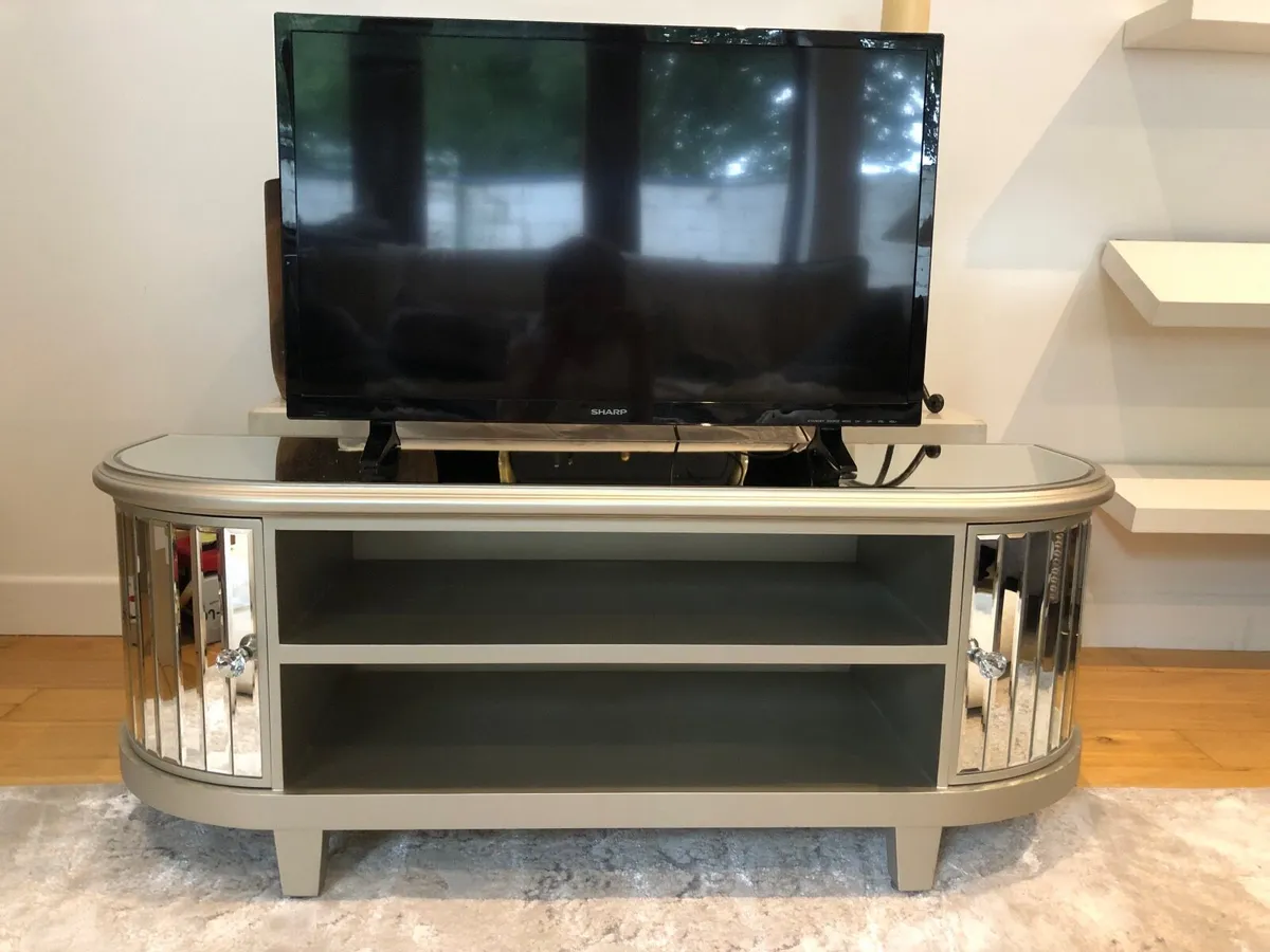 TV unit - Image 2