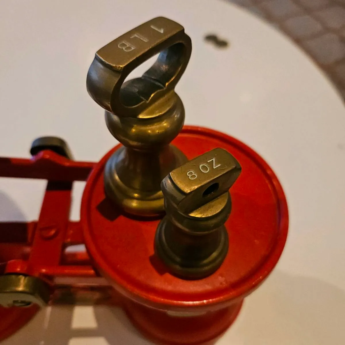 Vintage weighing scales - Image 3