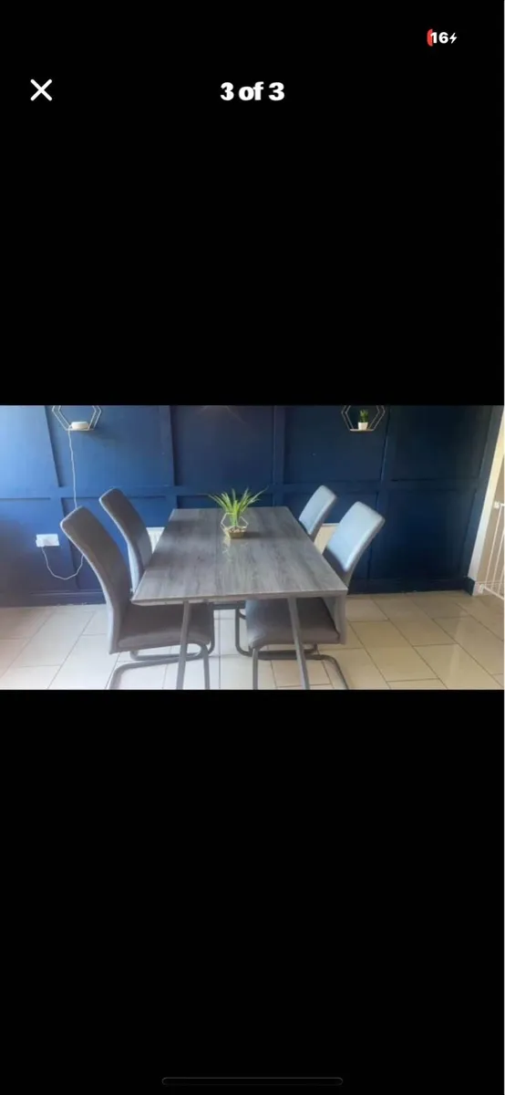 Table chairs - Image 1