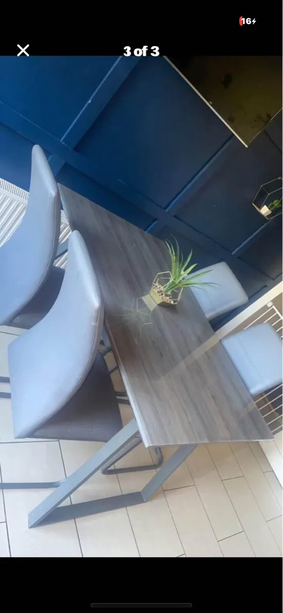 Table chairs - Image 3