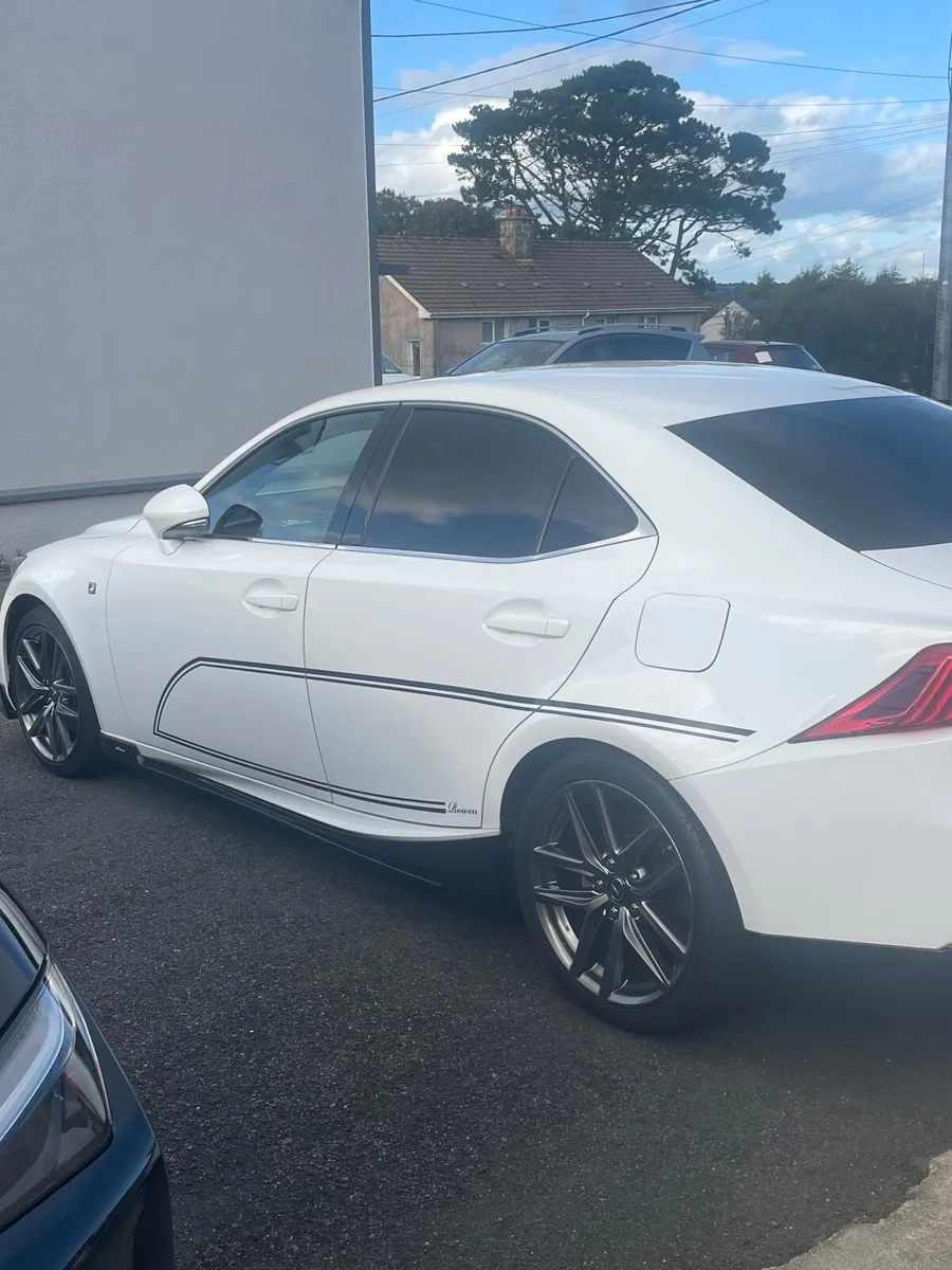 Lexus IS 2018 FSport - Image 3