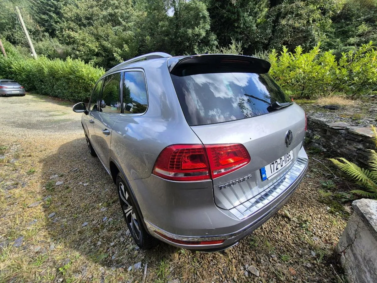 VW Touareg 5 seater - Image 3