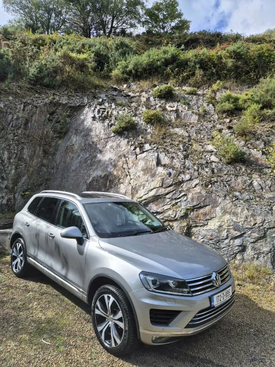 VW Touareg 5 seater - Image 1