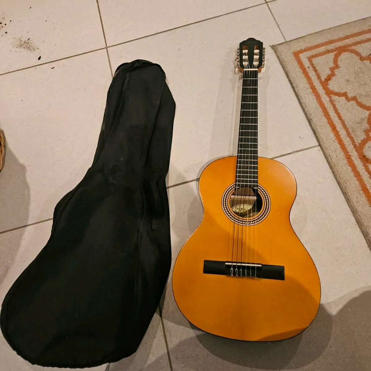Valencia 3/4 size acoustic guitar - Image 1