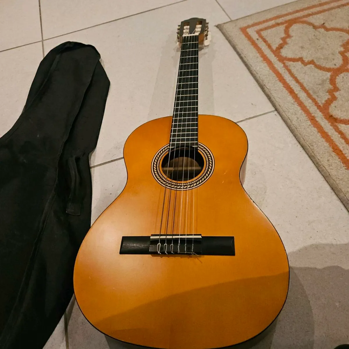 Valencia 3/4 size acoustic guitar - Image 3