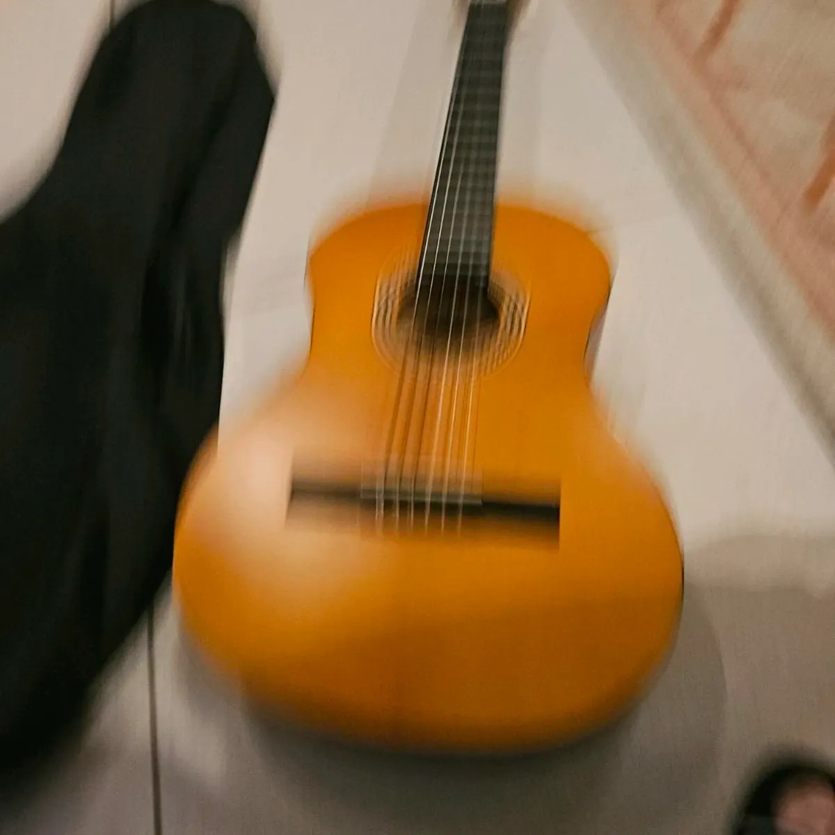 Valencia 3/4 size acoustic guitar - Image 4