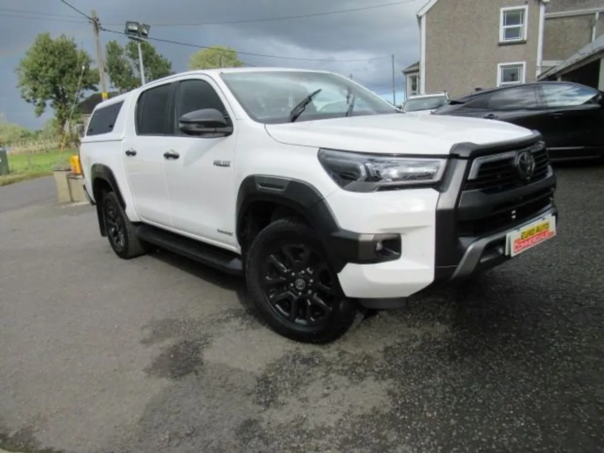 Toyota HiLux 2.8 D-4d Invincible X Pickup Double - Image 1