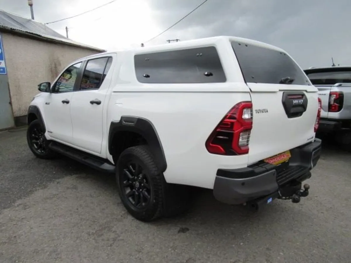 Toyota HiLux 2.8 D-4d Invincible X Pickup Double - Image 2