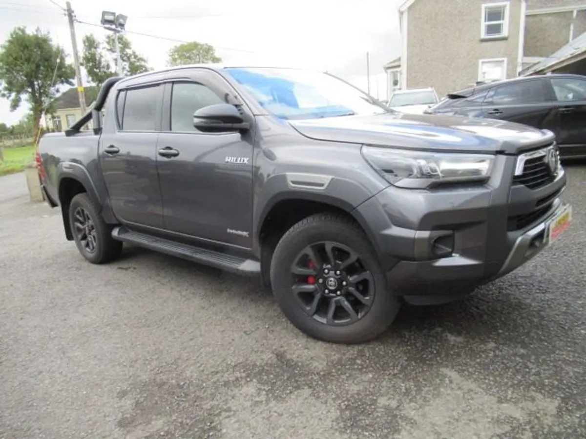 Toyota HiLux 2.8 D-4d Invincible X Pickup Double - Image 1