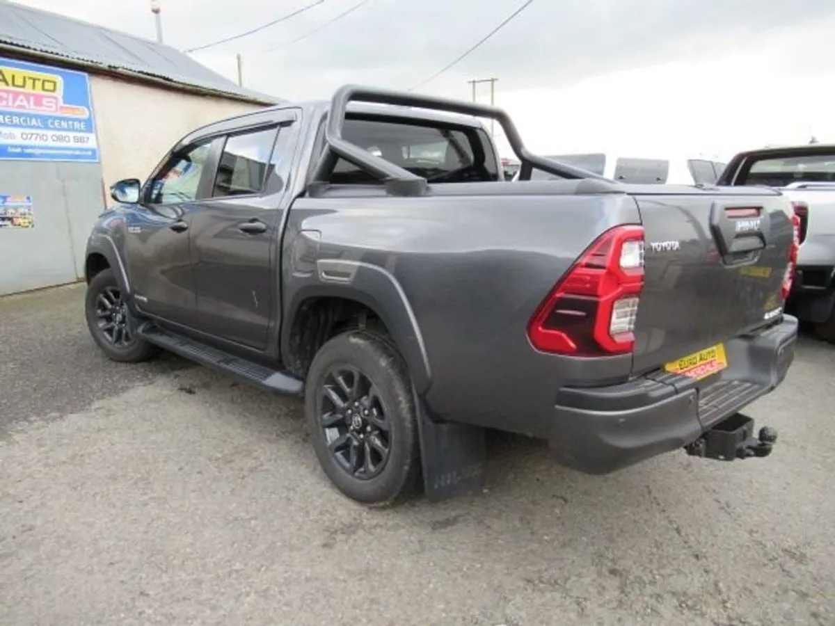 Toyota HiLux 2.8 D-4d Invincible X Pickup Double - Image 2
