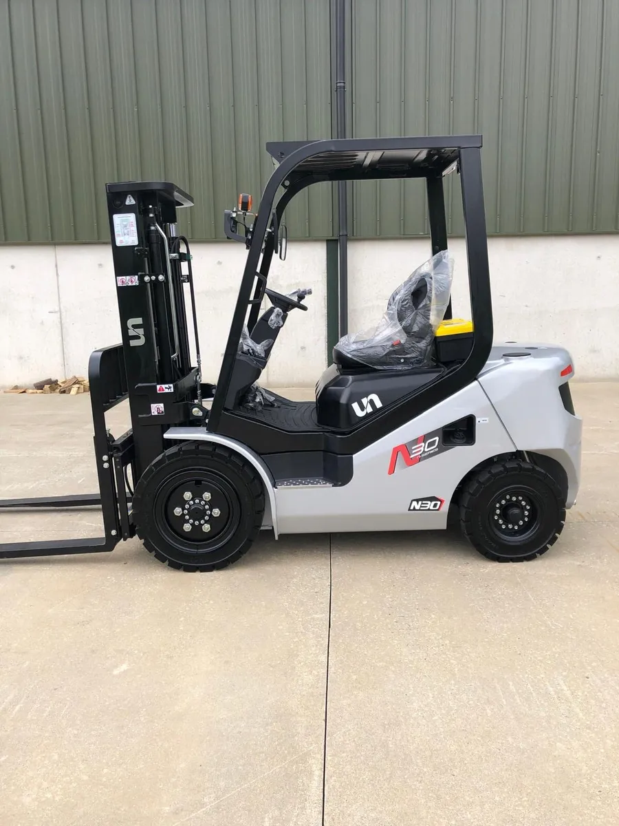 New unused UN 3 ton diesel engine forklift - Image 1