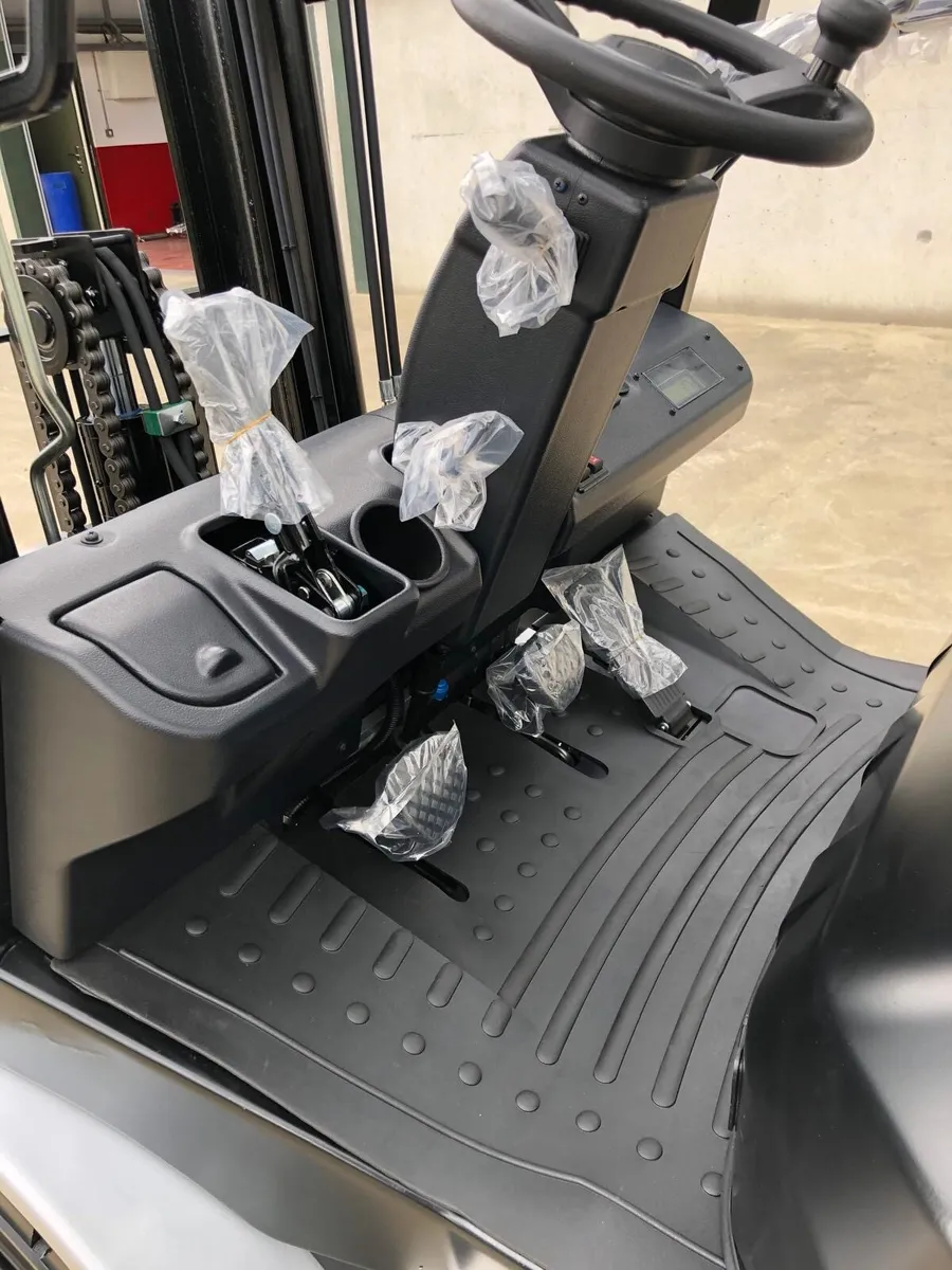 New unused UN 3 ton diesel engine forklift - Image 4