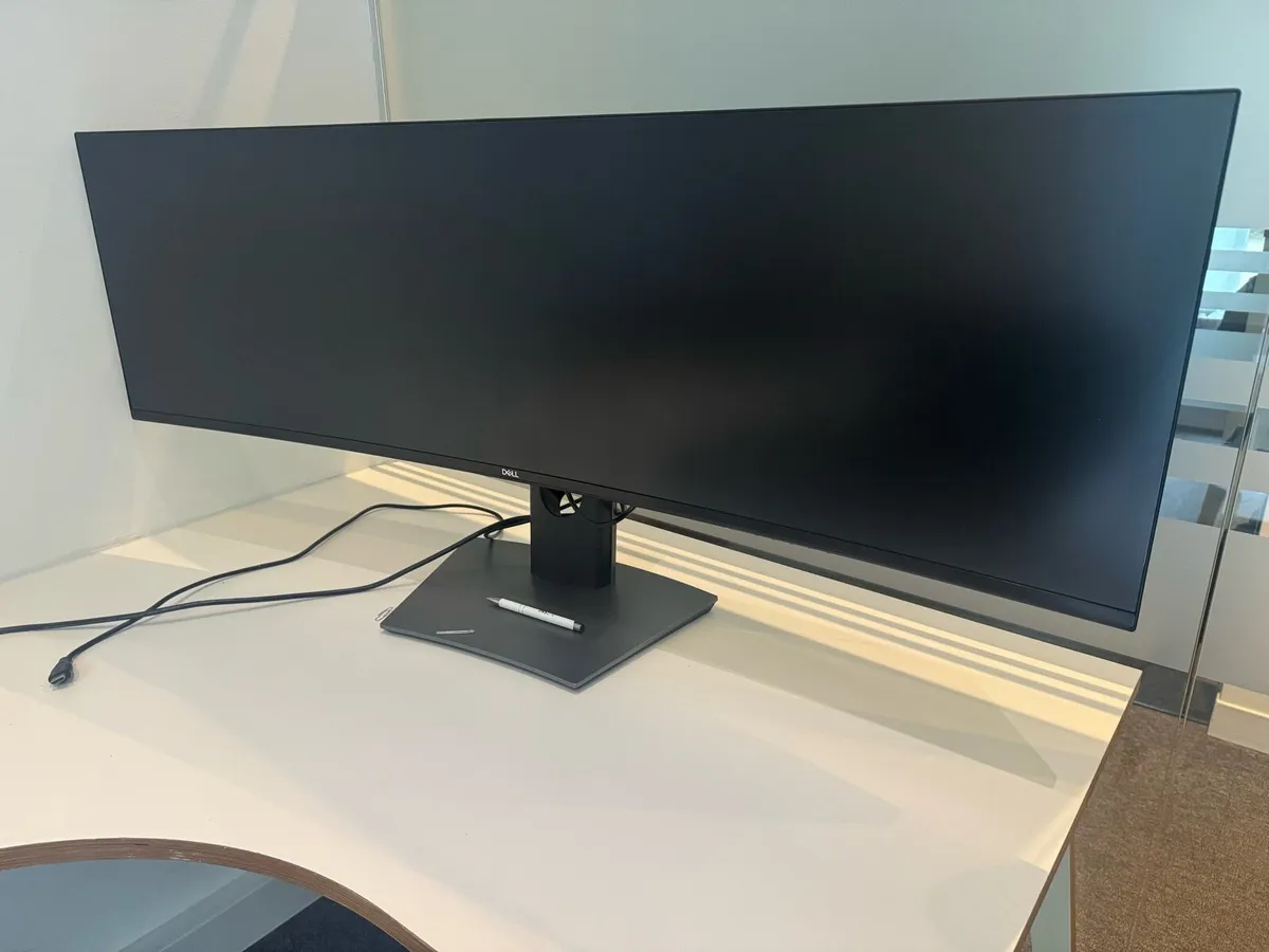 Dell UltraSharp U4919DW (49″) curved monitor - Image 1