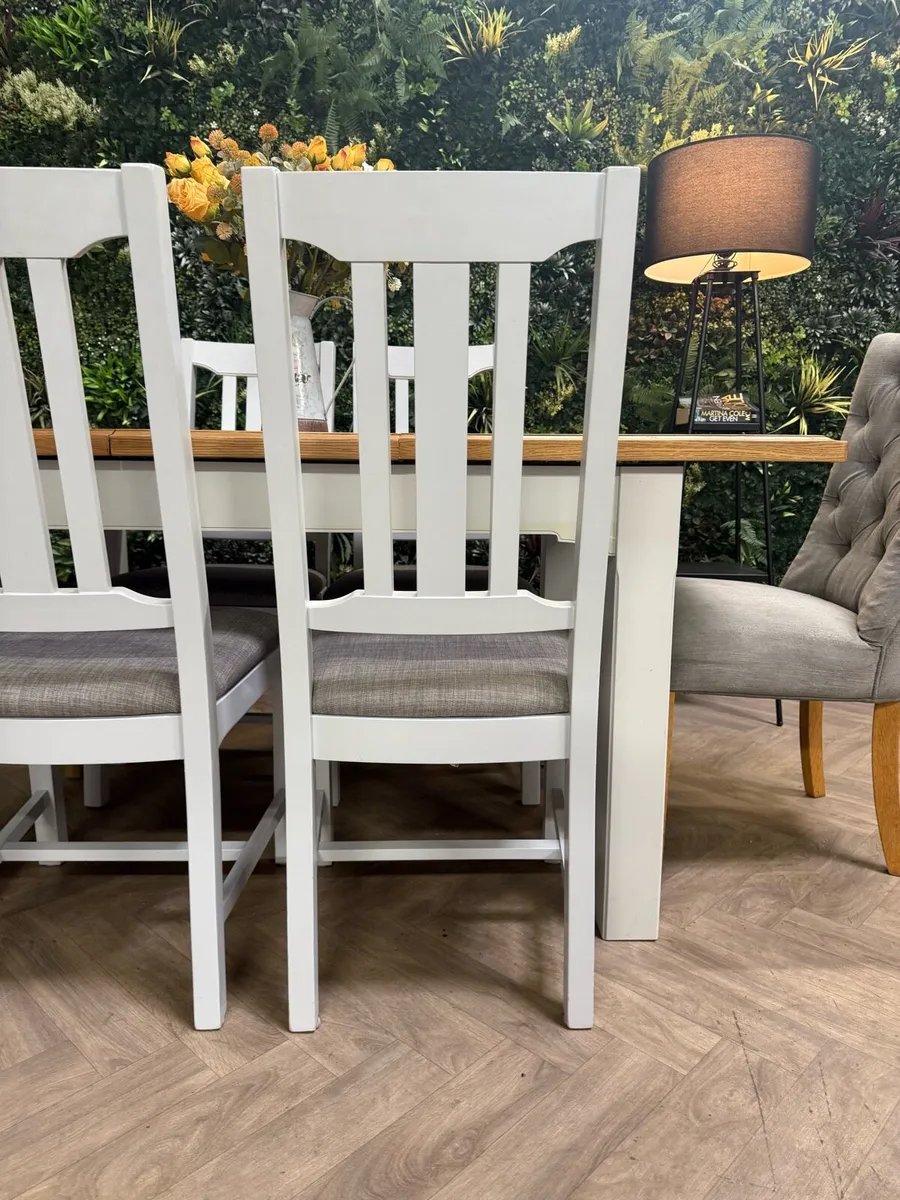 Extending oak kitchen table & 6 chairs/dining set - Image 4