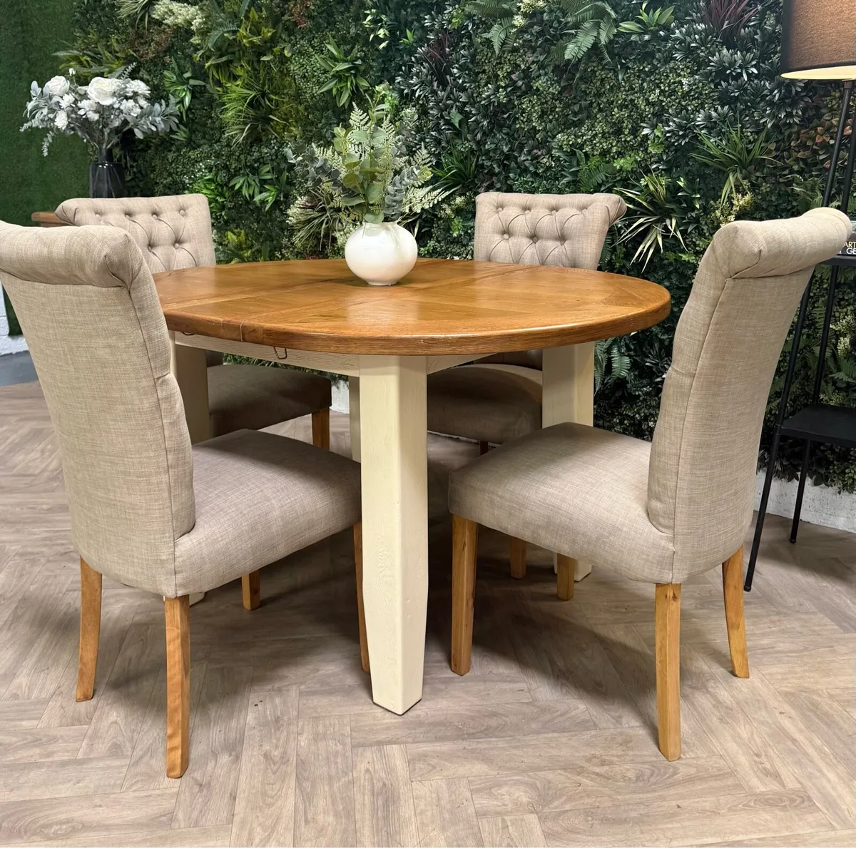 Extending oak kitchen table & 4 chairs/dining set - Image 2